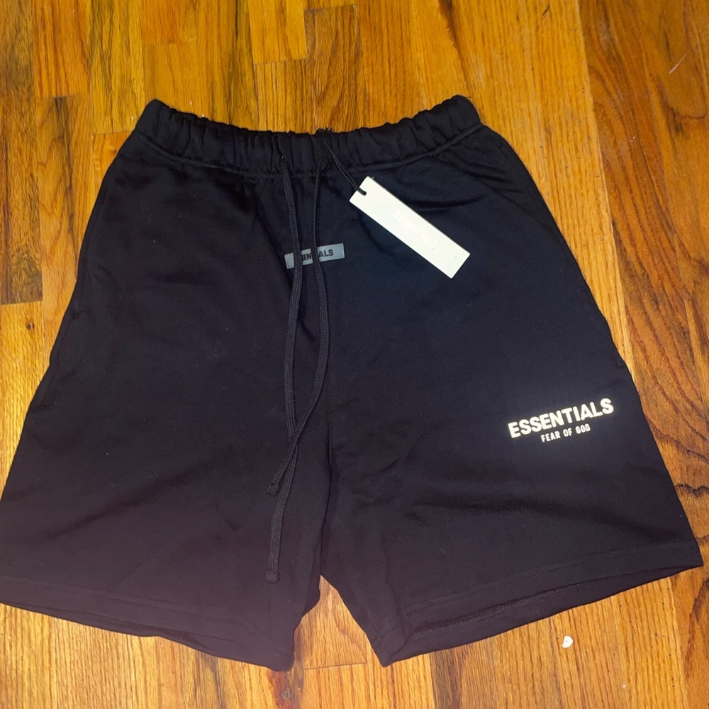 Essential shorts size M